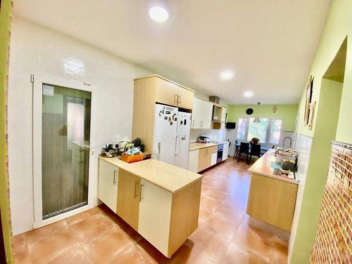 4 bedroom Villa for sale in Benicassim with garage - € 420,000 (Ref: 9532082)