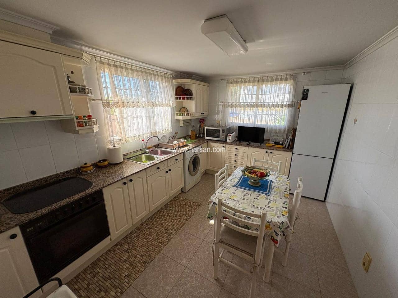 6 slaapkamer Villa te koop in Benicassim met zwembad garage - € 565.000 (Ref: 9532084)