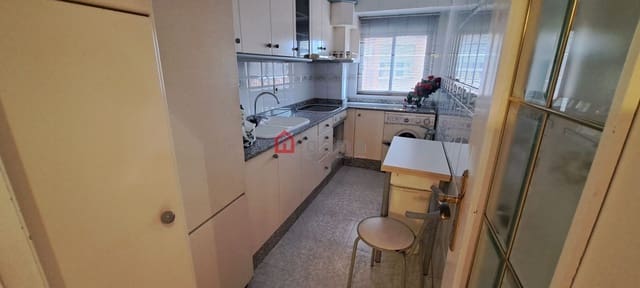 3 bedroom Flat for rent in Castelló de la Plana - € 900 (Ref: 10030163)