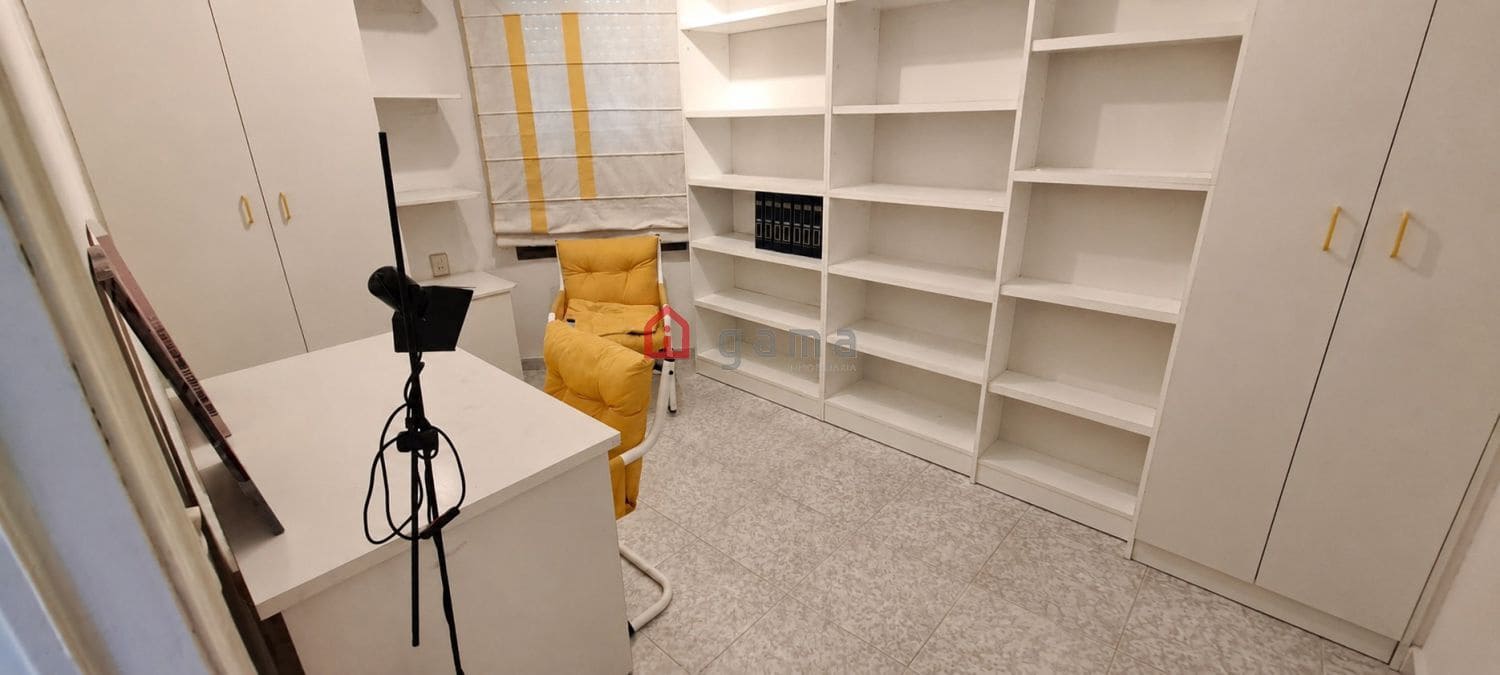 3 slaapkamer Flat te huur in Castello de la Plana - € 900 (Ref: 10030163)