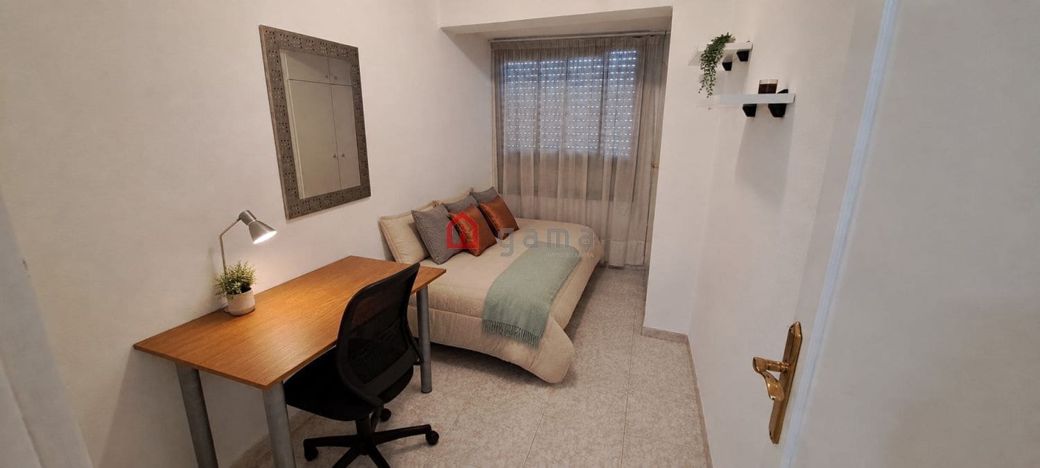 3 slaapkamer Flat te huur in Castello de la Plana - € 900 (Ref: 10030163)