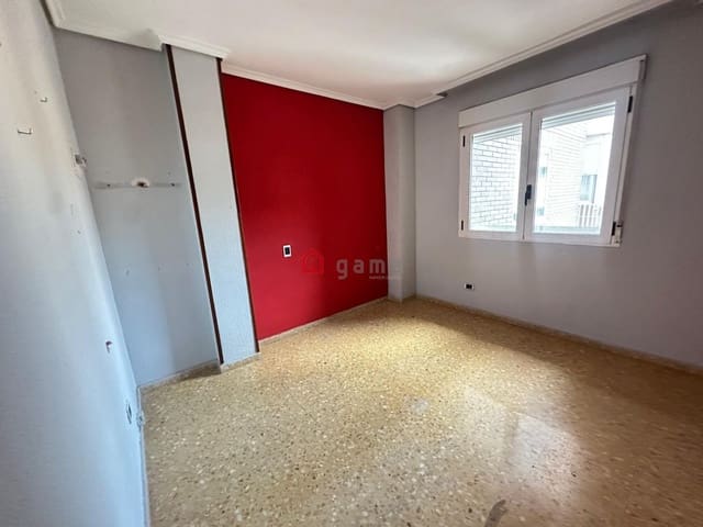 4 slaapkamer Flat te koop in Castelló de la Plana - € 199.000 (Ref: 10047009)
