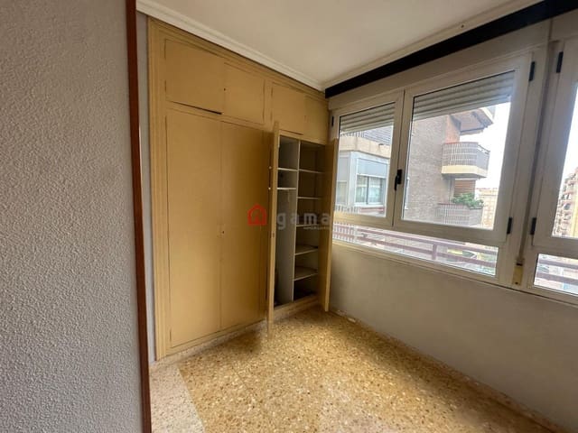 4 slaapkamer Flat te koop in Castelló de la Plana - € 199.000 (Ref: 10047009)