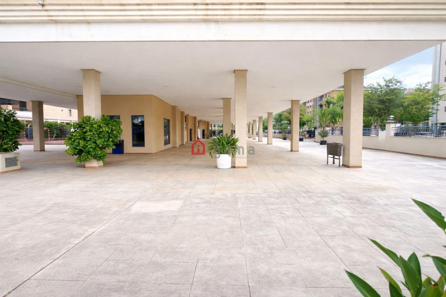 4 bedroom Flat for sale in Castello de la Plana with garage - € 375,000 (Ref: 10115527)