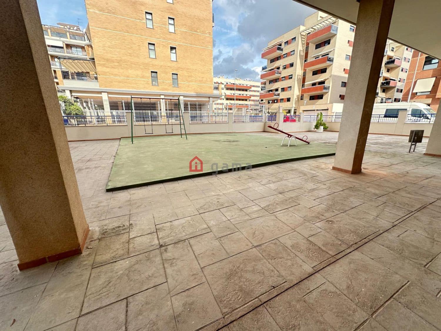 4 bedroom Flat for sale in Castello de la Plana with garage - € 375,000 (Ref: 10115527)