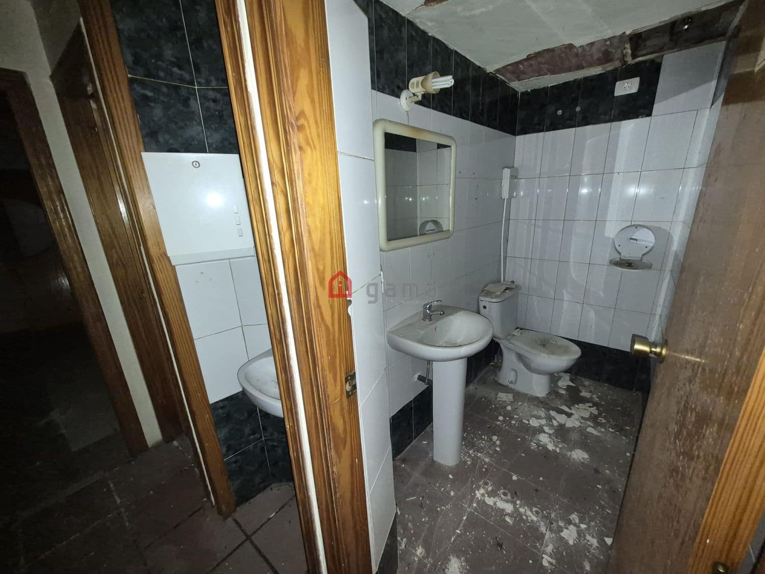 8 soverom Kommersiell til salgs i Castello de la Plana - € 150 000 (Ref: 10182794)