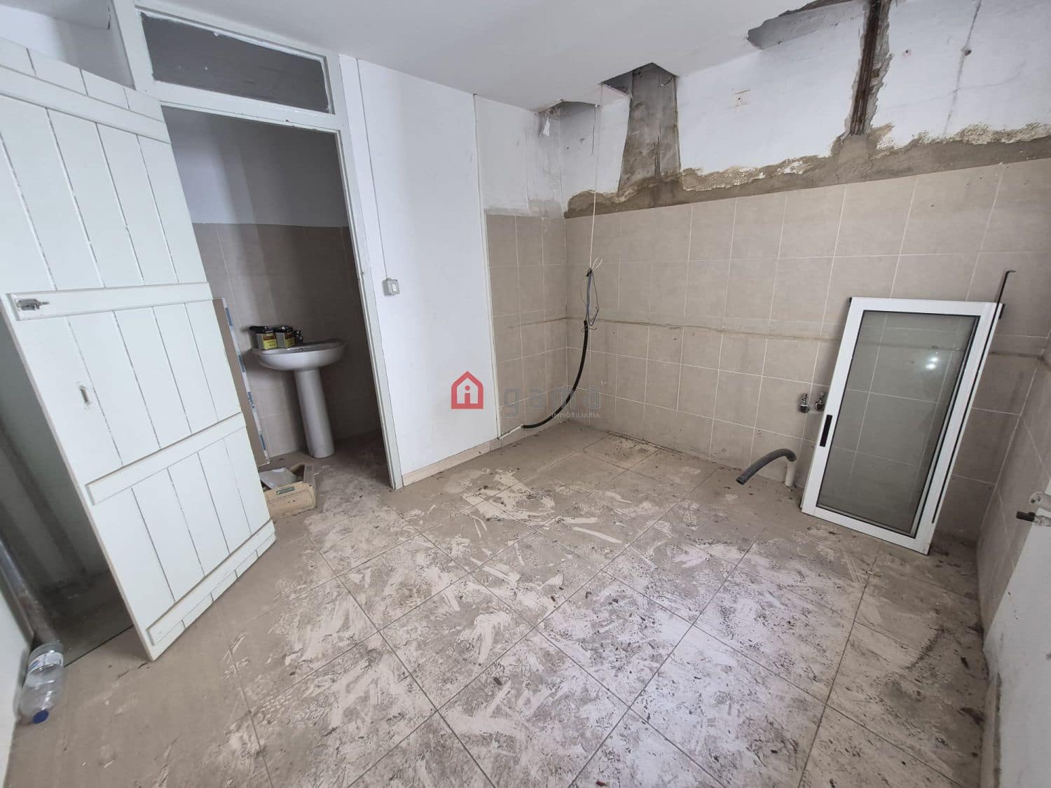 8 soverom Kommersiell til salgs i Castello de la Plana - € 150 000 (Ref: 10182794)