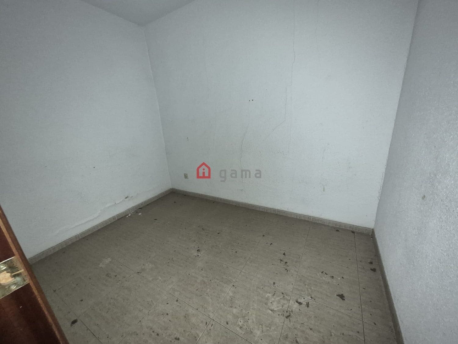 8 soverom Kommersiell til salgs i Castello de la Plana - € 150 000 (Ref: 10182794)