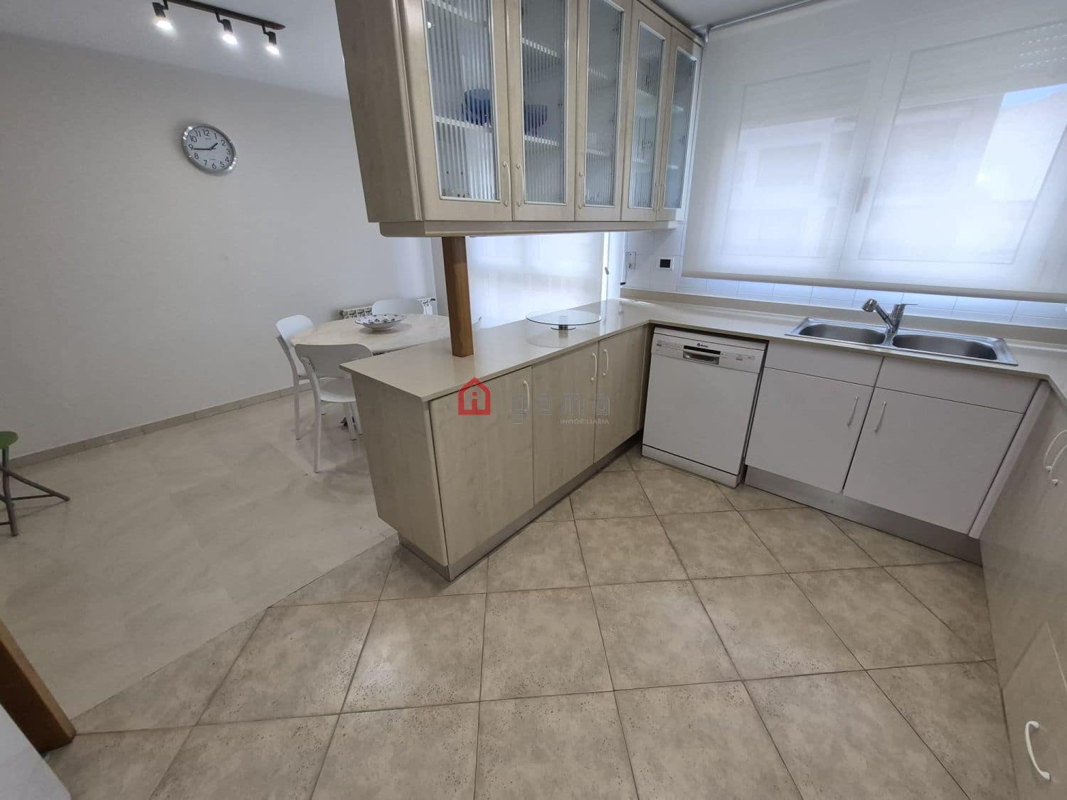 4 soveværelse Lejlighed til leje i Castello de la Plana med garage - € 1.450 (Ref: 10184377)