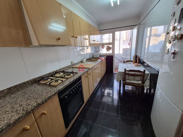 3 soveværelse Lejlighed til leje i Castelló de la Plana - € 800 (Ref: 10187235)