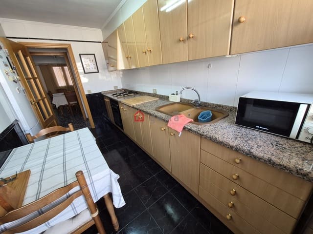 3 soveværelse Lejlighed til leje i Castelló de la Plana - € 800 (Ref: 10187235)