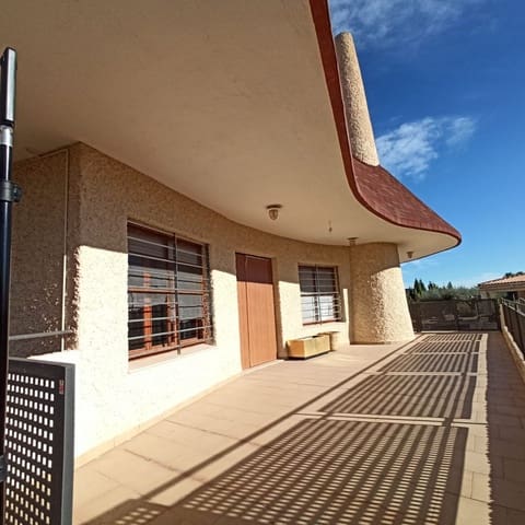 7 makuuhuone Paritalo myytävänä paikassa L'Alcora - 244 000 € (Ref: 6208846)