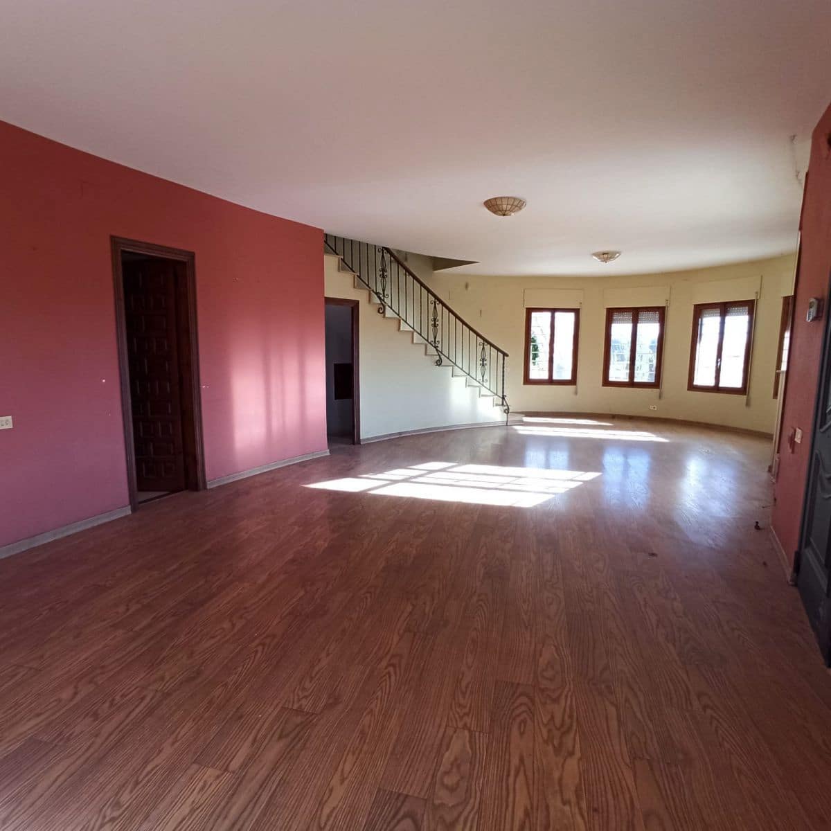 7 soveværelse Semi-Rækkehus til salg i L'Alcora - € 244.000 (Ref: 6208846)