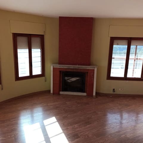 7 makuuhuone Paritalo myytävänä paikassa L'Alcora - 244 000 € (Ref: 6208846)