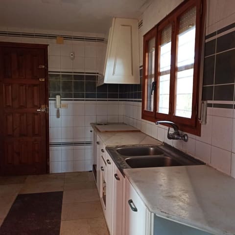 7 makuuhuone Paritalo myytävänä paikassa L'Alcora - 244 000 € (Ref: 6208846)