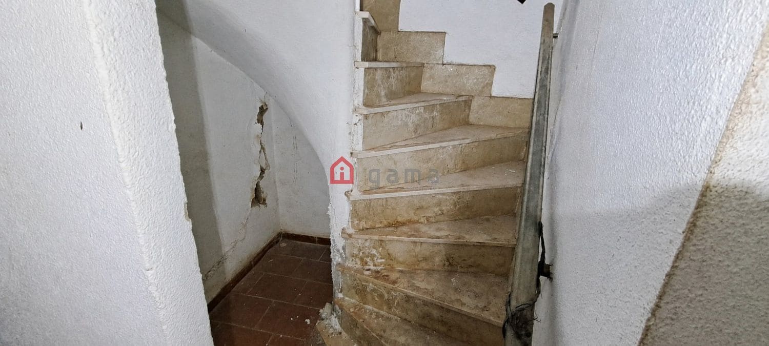 7 bedroom Semi-detached Villa for sale in L'Alcora - € 244,000 (Ref: 6208846)