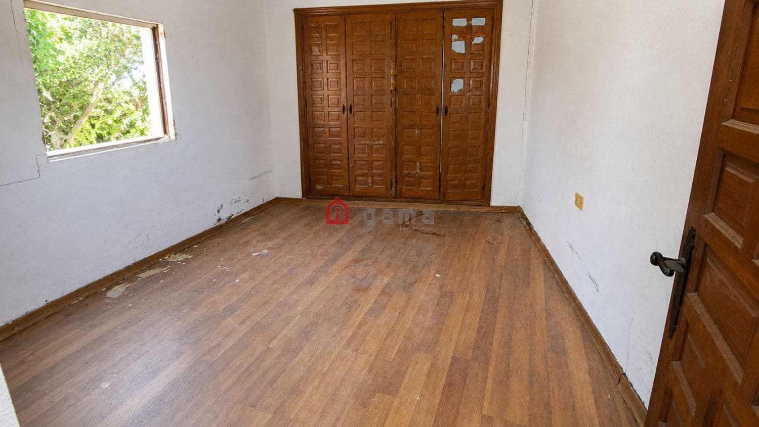 7 bedroom Semi-detached Villa for sale in L'Alcora - € 244,000 (Ref: 6208846)