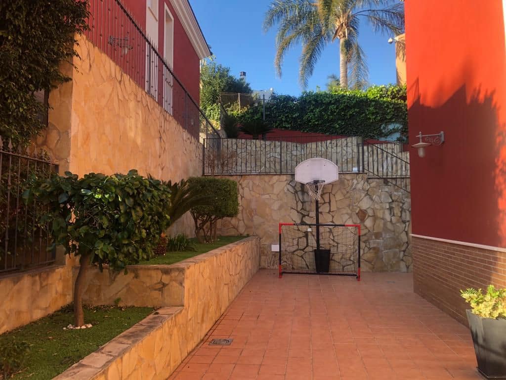 4 slaapkamer Villa te koop in Benicassim met garage - € 450.000 (Ref: 6594830)