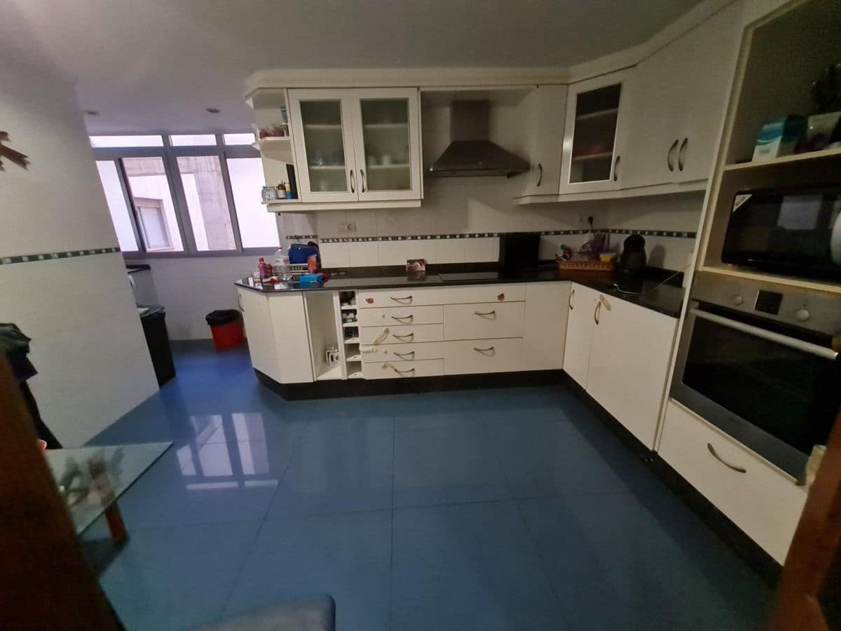 4 soveværelse Lejlighed til salg i Castello de la Plana - € 250.000 (Ref: 7172526)