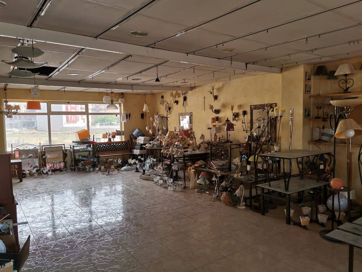 Erhverv til salg i Vila-real - € 200.000 (Ref: 7599341)