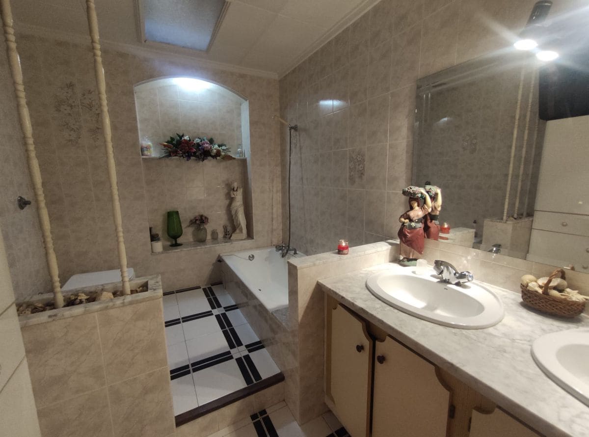 4 bedroom Townhouse for sale in Burriana / Borriana - € 195,000 (Ref: 7847472)