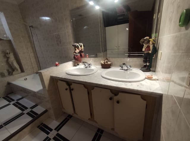 4 bedroom Townhouse for sale in Burriana / Borriana - € 195,000 (Ref: 7847472)