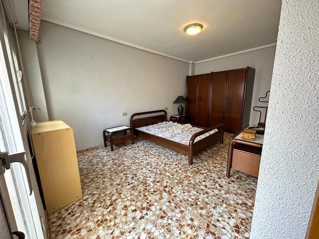 4 bedroom Flat for sale in Almassora / Almazora with garage - € 140,000 (Ref: 7888849)