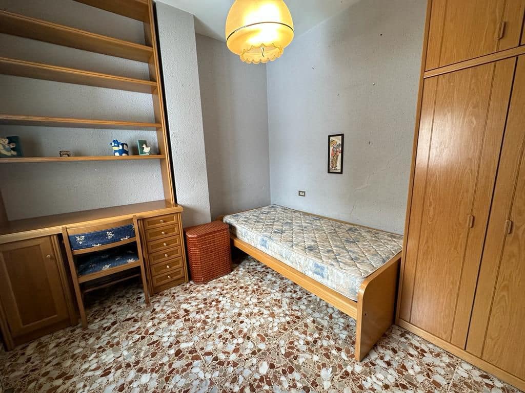 4 bedroom Flat for sale in Almassora / Almazora with garage - € 140,000 (Ref: 7888849)