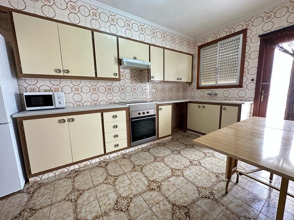 4 bedroom Flat for sale in Almassora / Almazora with garage - € 140,000 (Ref: 7888849)