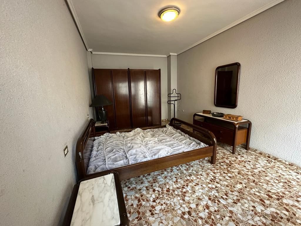 4 bedroom Flat for sale in Almassora / Almazora with garage - € 140,000 (Ref: 7888849)