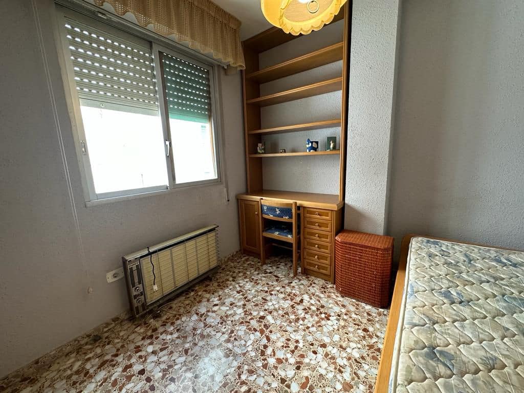 4 bedroom Flat for sale in Almassora / Almazora with garage - € 140,000 (Ref: 7888849)