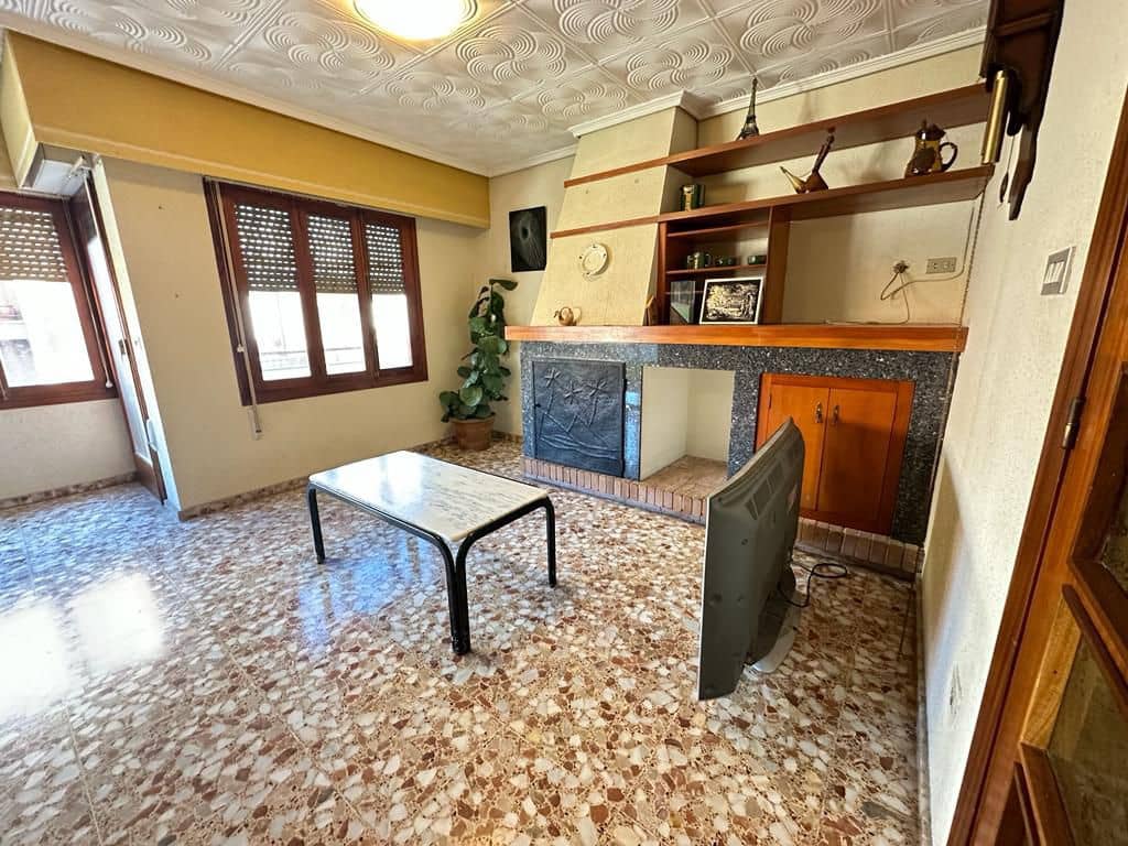 4 bedroom Flat for sale in Almassora / Almazora with garage - € 140,000 (Ref: 7888849)