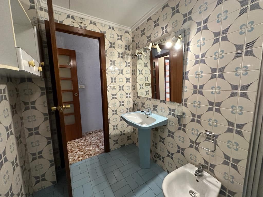 4 bedroom Flat for sale in Almassora / Almazora with garage - € 140,000 (Ref: 7888849)