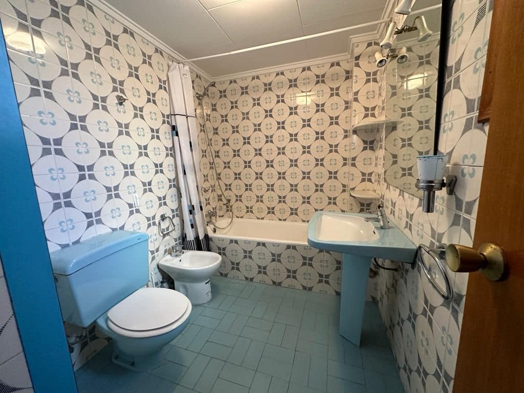 4 bedroom Flat for sale in Almassora / Almazora with garage - € 140,000 (Ref: 7888849)