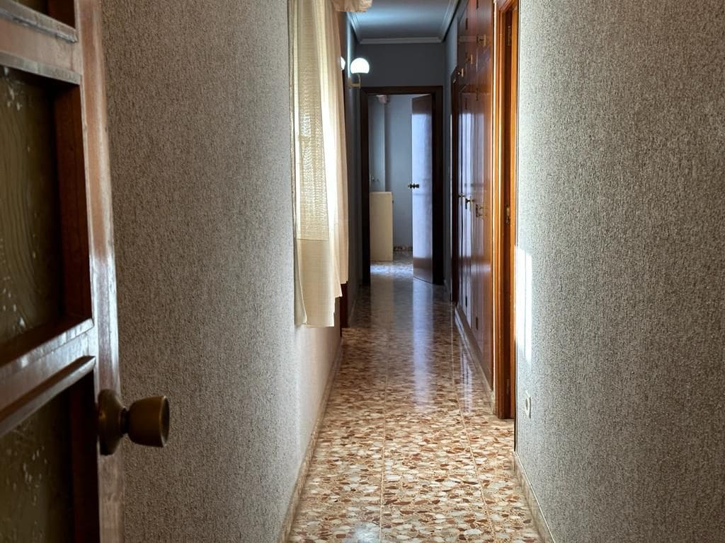 4 bedroom Flat for sale in Almassora / Almazora with garage - € 140,000 (Ref: 7888849)