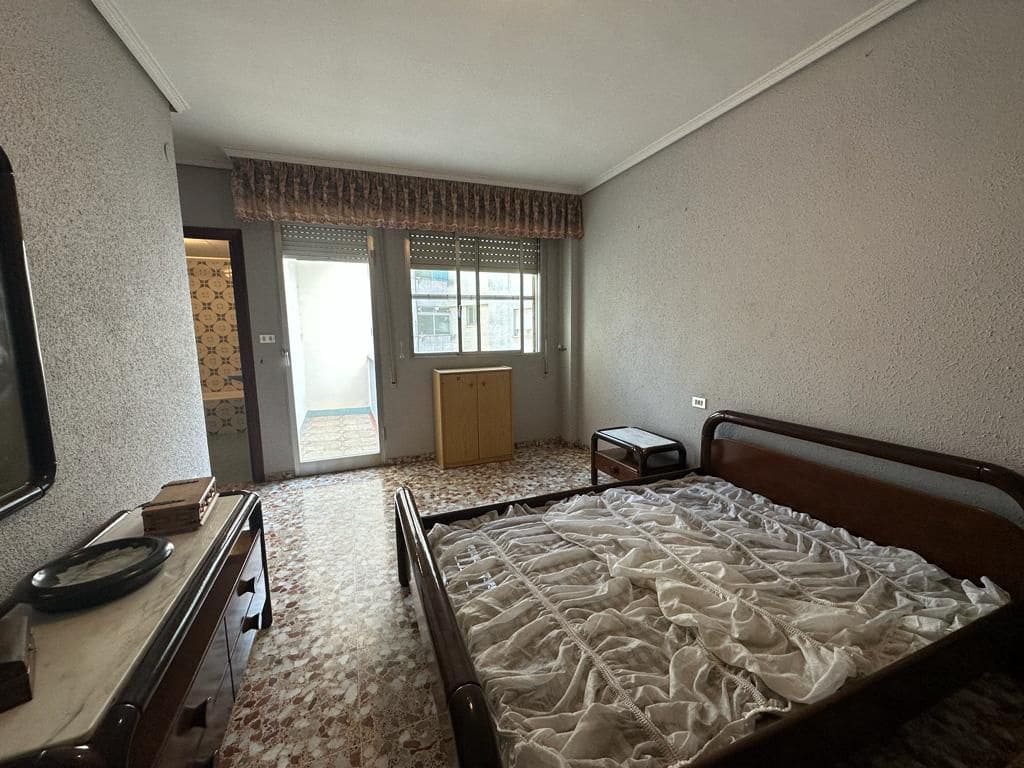 4 bedroom Flat for sale in Almassora / Almazora with garage - € 140,000 (Ref: 7888849)