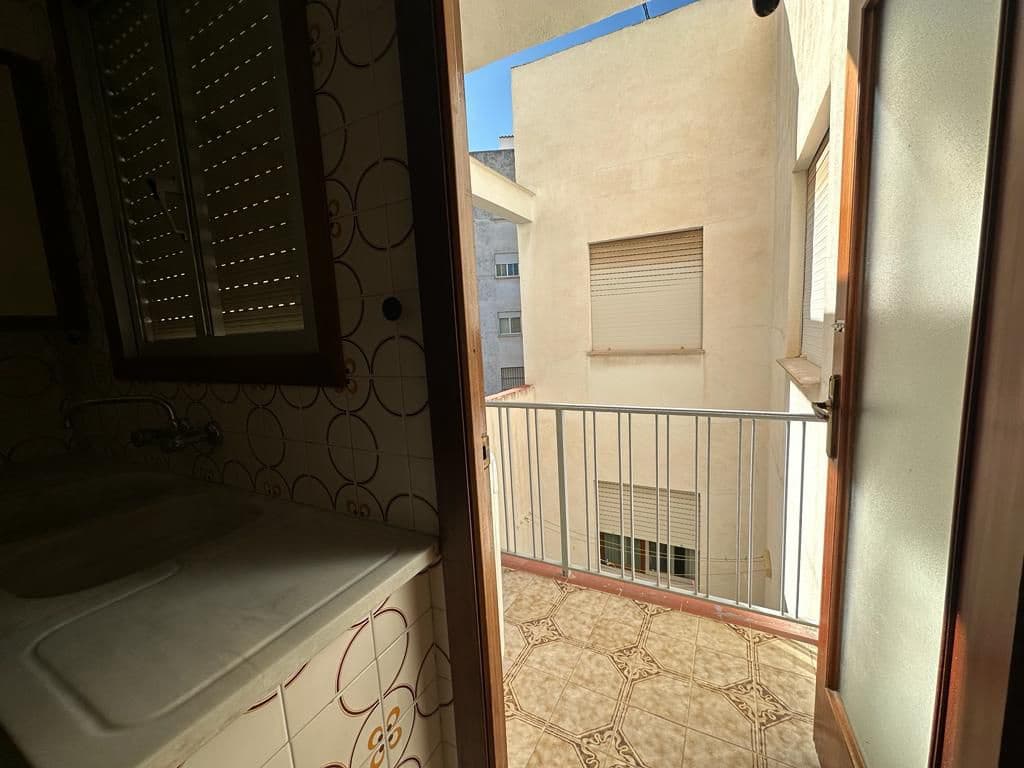 4 bedroom Flat for sale in Almassora / Almazora with garage - € 140,000 (Ref: 7888849)