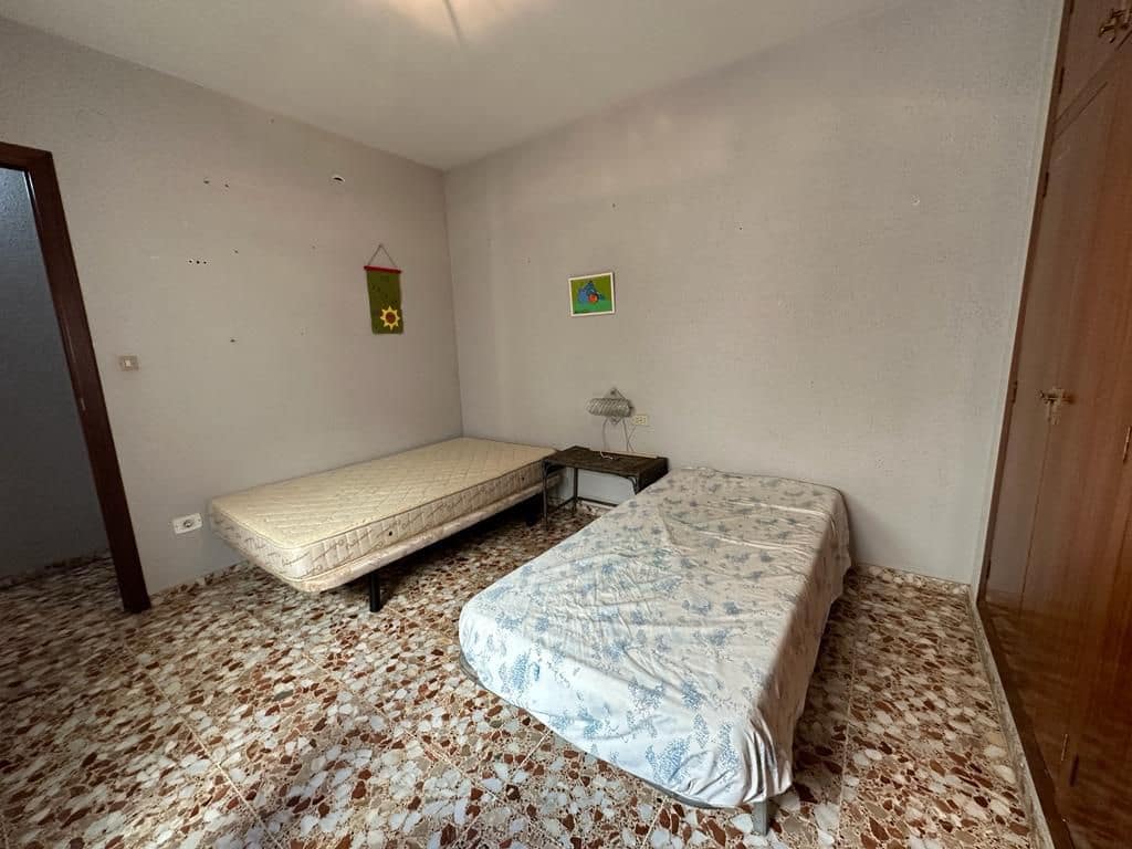 4 bedroom Flat for sale in Almassora / Almazora with garage - € 140,000 (Ref: 7888849)