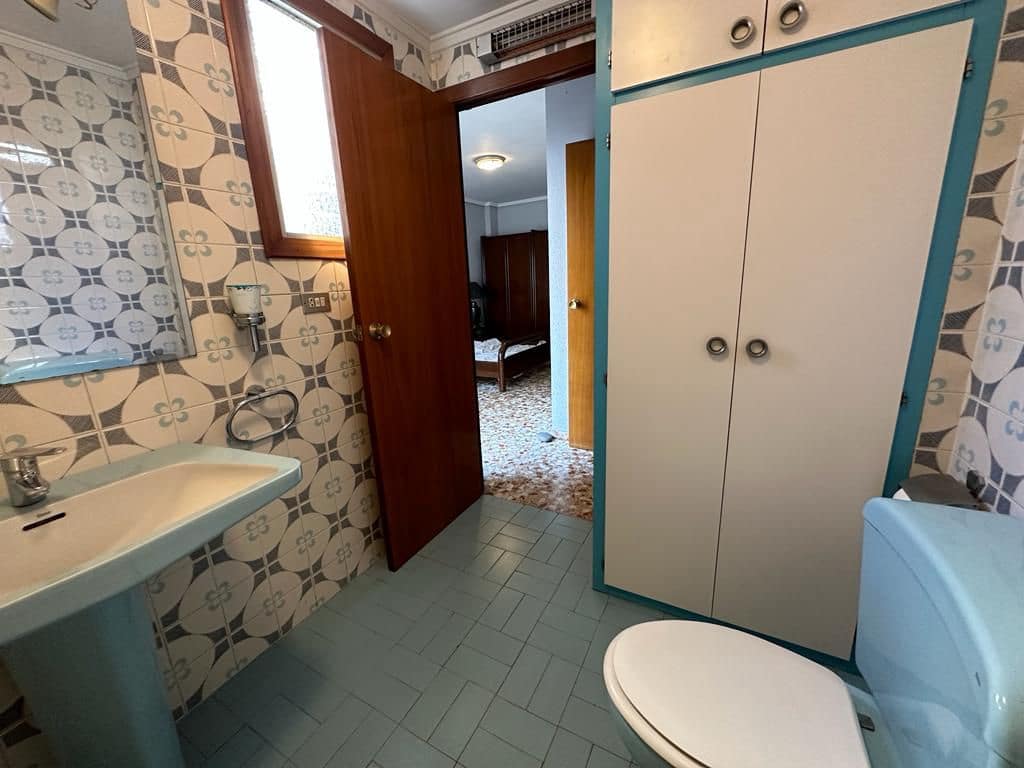 4 bedroom Flat for sale in Almassora / Almazora with garage - € 140,000 (Ref: 7888849)