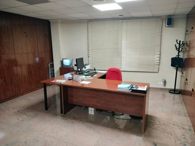 4 bedroom Commercial for sale in Betxí with garage - € 400,000 (Ref: 8101409)