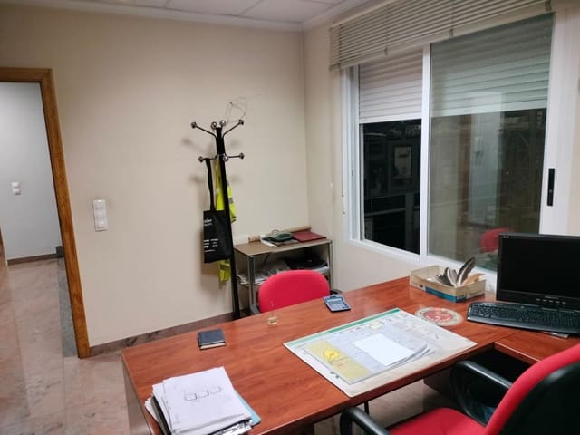 4 bedroom Commercial for sale in Betxí with garage - € 400,000 (Ref: 8101409)