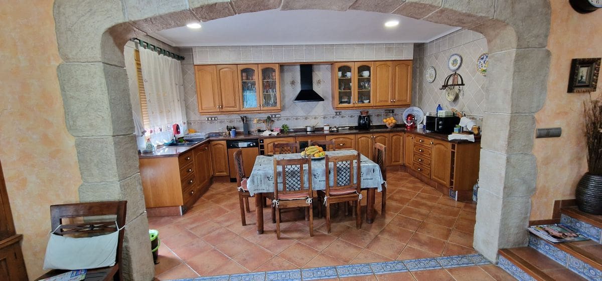 5 makuuhuone Paritalo myytävänä paikassa Castello de la Plana mukana 
autotalli - 550 000 € (Ref: 8112492)