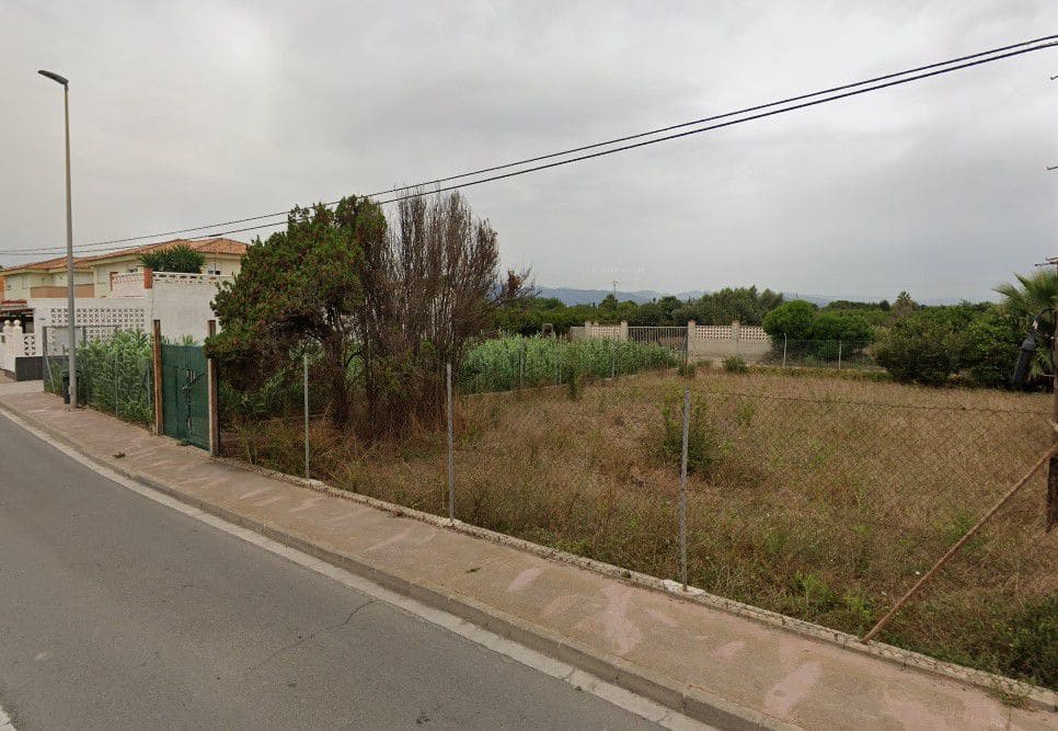 Grunde uden byggetilladelser til salg i Burriana / Borriana - € 65.000 (Ref: 8198946)