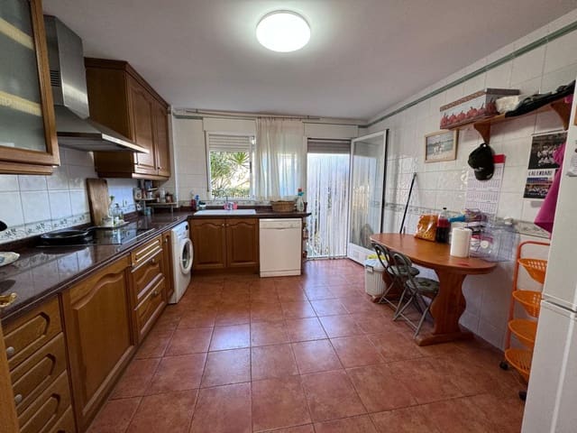 4 soveværelse Rækkehus til salg i Burriana / Borriana med garage - € 330.000 (Ref: 8215800)