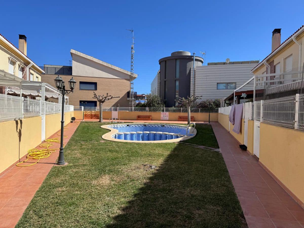 4 Zimmer Reihenhaus zu verkaufen in Burriana / Borriana mit Garage - 330.000 € (Ref: 8215800)