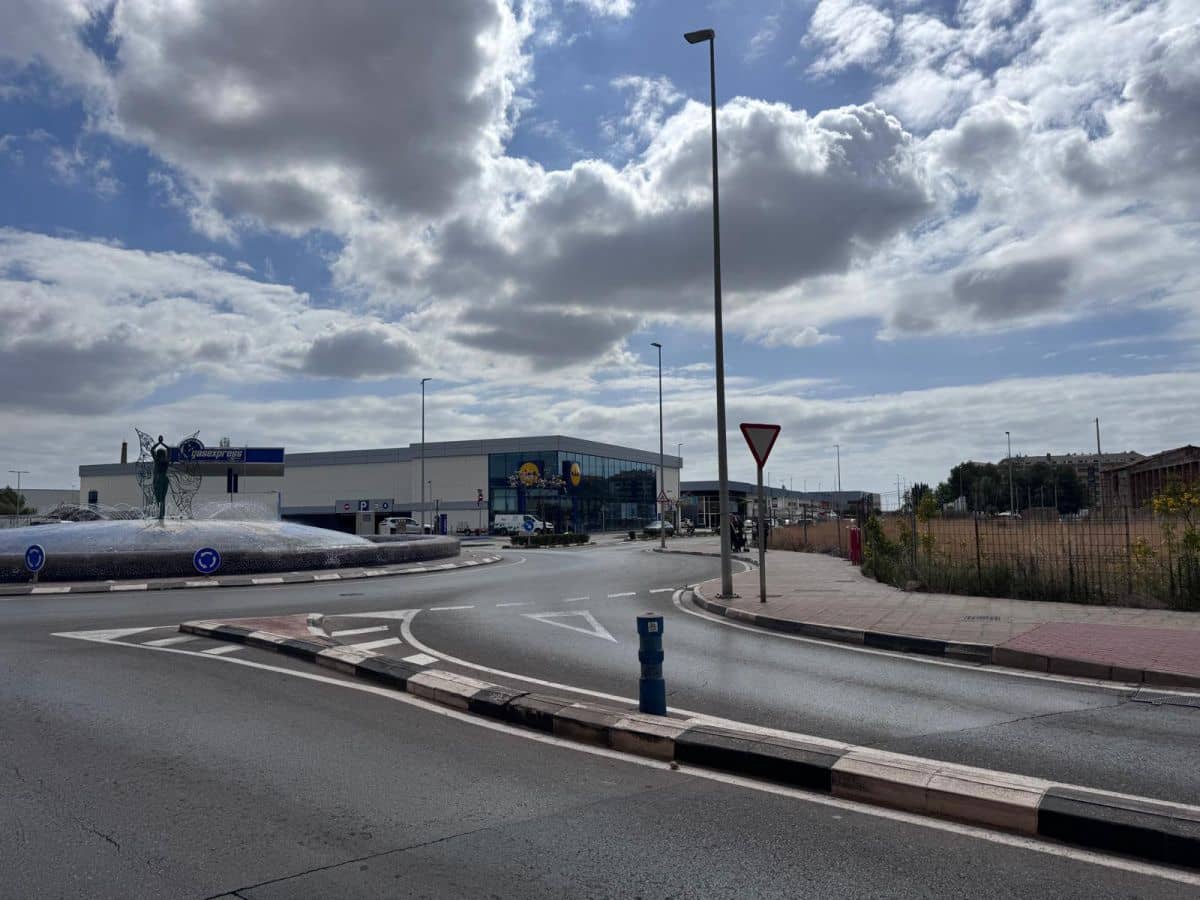 Commercial for sale in Vila-real - € 854,000 (Ref: 8234013)