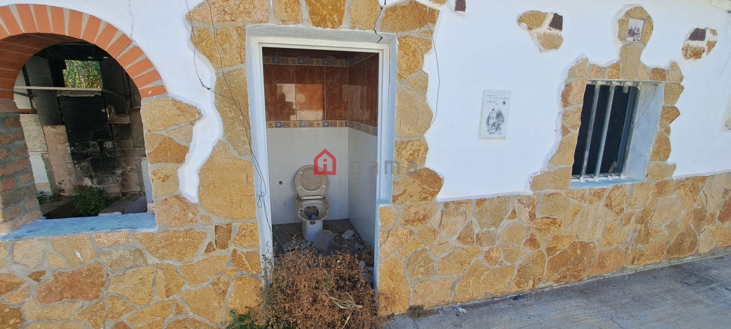 3 bedroom Townhouse for sale in Castello de la Plana - € 70,000 (Ref: 8370758)