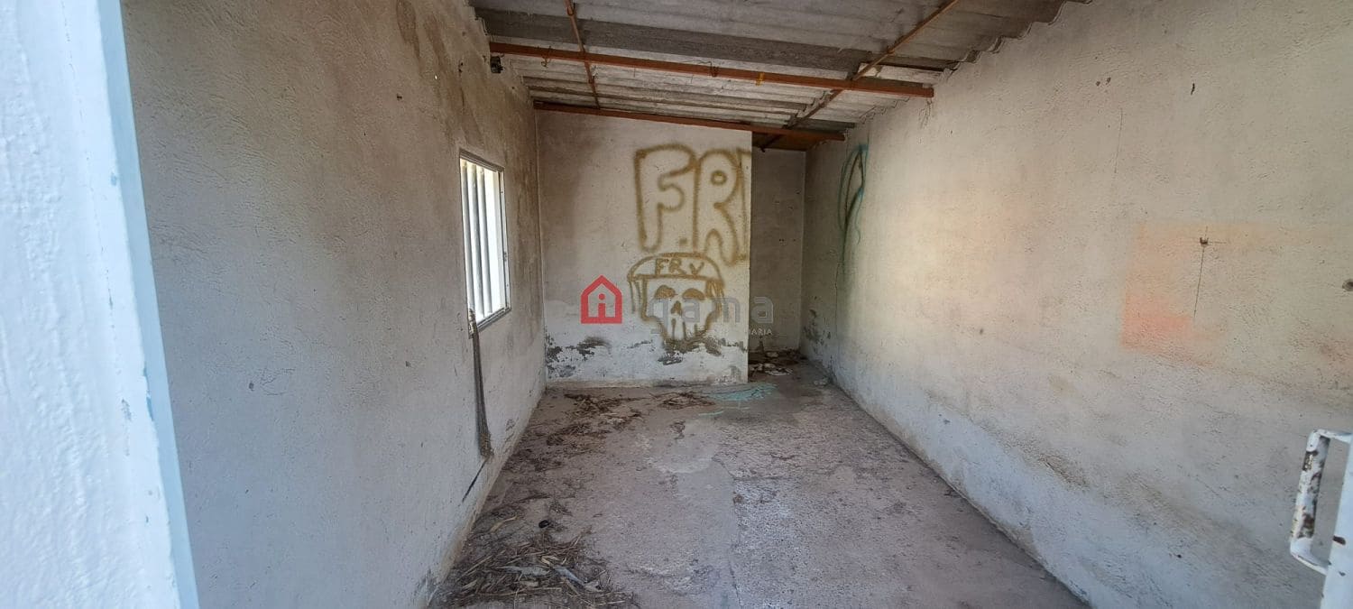 3 bedroom Townhouse for sale in Castello de la Plana - € 70,000 (Ref: 8370758)
