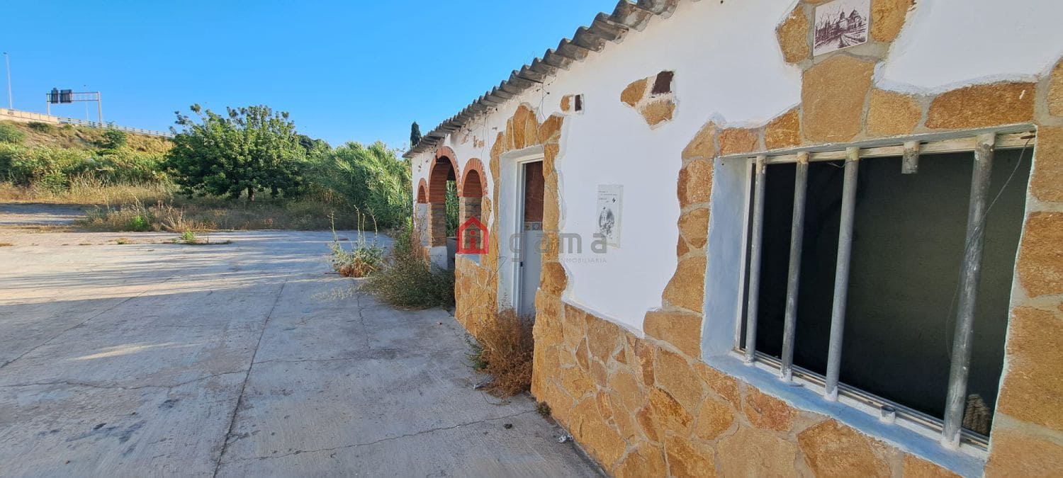 3 bedroom Townhouse for sale in Castello de la Plana - € 70,000 (Ref: 8370758)