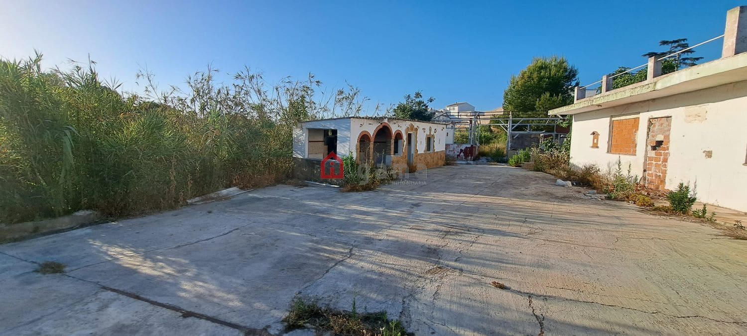 3 bedroom Townhouse for sale in Castello de la Plana - € 70,000 (Ref: 8370758)